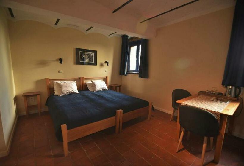 标准三人间, De Zwarte Stok