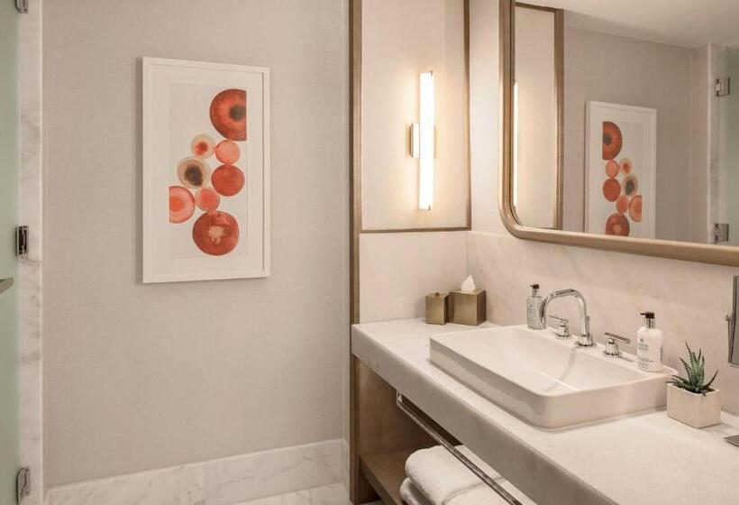 带大床的标准间, Jw Marriott Parq Vancouver