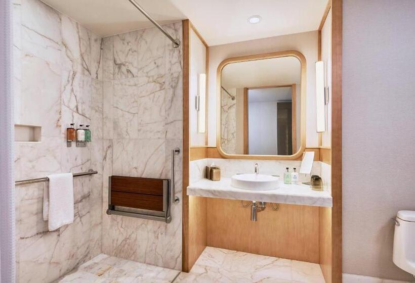 带大床的行政房间, Jw Marriott Parq Vancouver