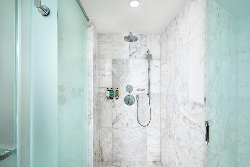 带双人大床的行政管理套房, Jw Marriott Parq Vancouver