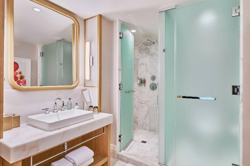 带大床的行政房间, Jw Marriott Parq Vancouver