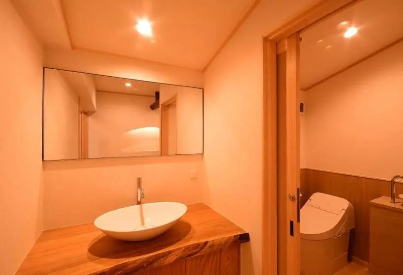 Comfort Kolmen Hengen Huone, 高野山 宿坊 桜池院  Koyasan Shukubo Yochiin