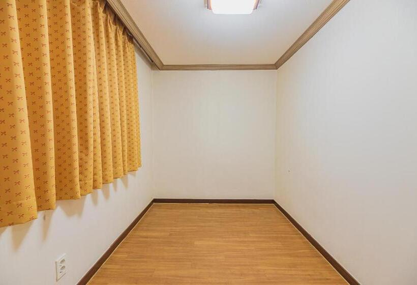 חדר משפחתי, Osaek Greenyard