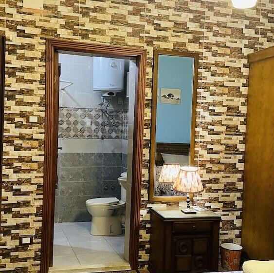 اتاق استاندارد سه تخته با چشم‌انداز, Sphinx Palace Guest House