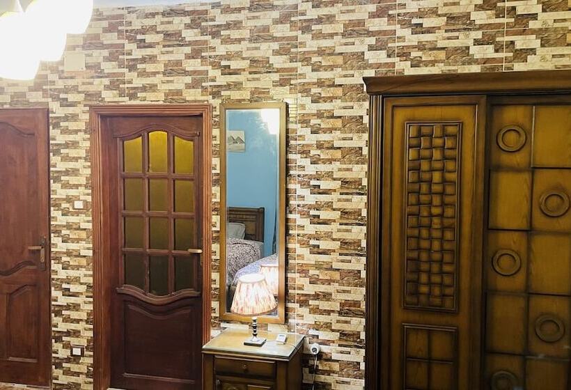 اتاق استاندارد سه تخته با چشم‌انداز, Sphinx Palace Guest House