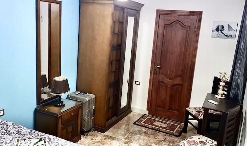 اتاق استاندارد سه تخته با چشم‌انداز, Sphinx Palace Guest House
