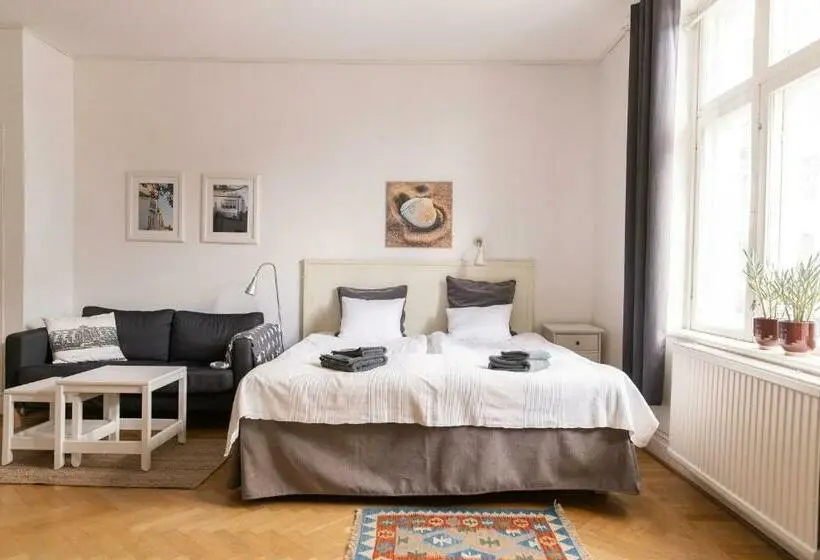 استودیوی استاندارد, L Villa Ronne