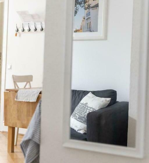 إستوديو قياسى, L Villa Ronne