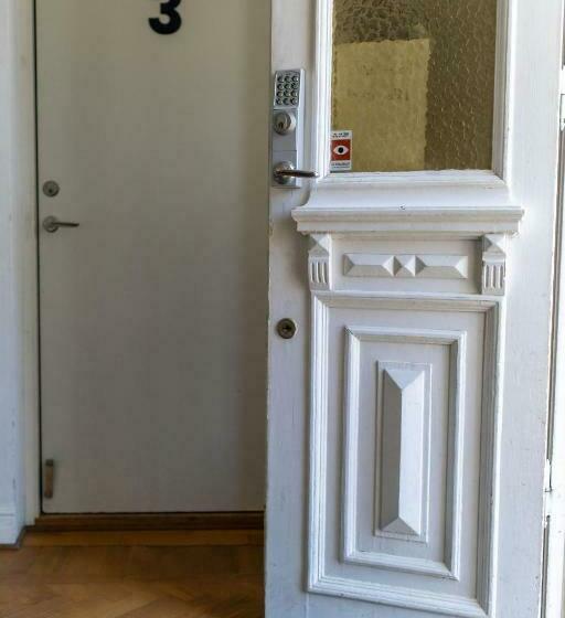 إستوديو قياسى, L Villa Ronne