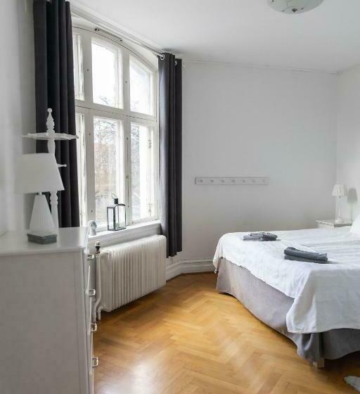 إستوديو قياسى, L Villa Ronne