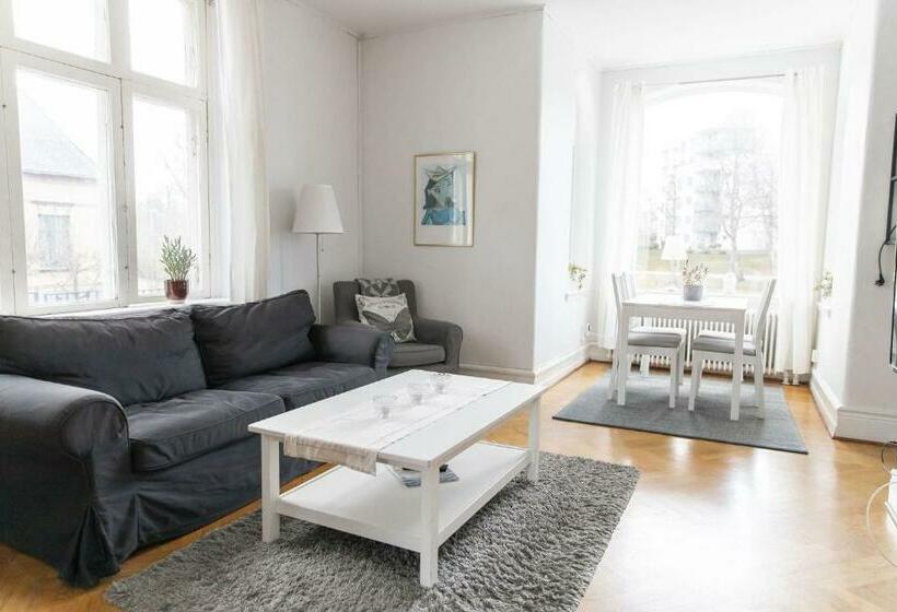 إستوديو قياسى, L Villa Ronne