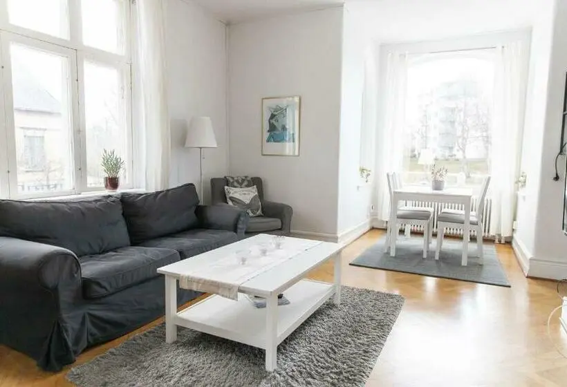 استودیوی استاندارد, L Villa Ronne