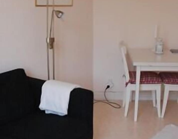 إستوديو قياسى, L Villa Ronne