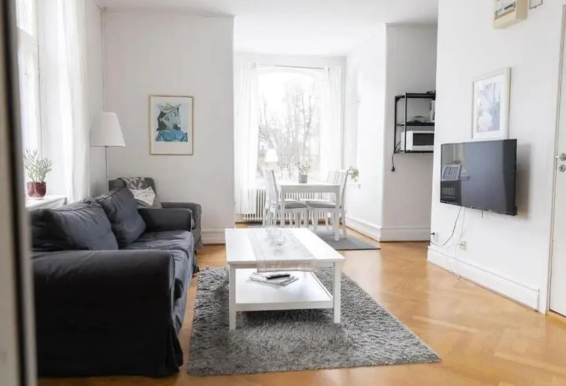 استودیوی استاندارد, L Villa Ronne