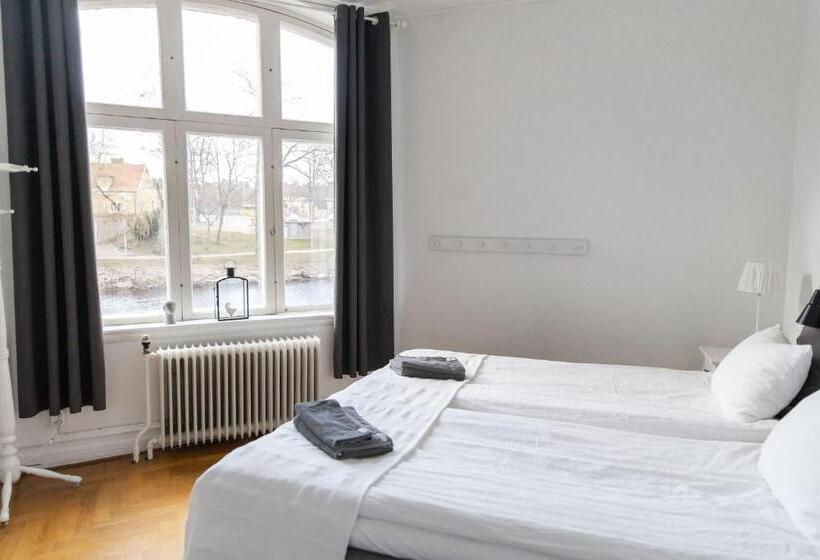 إستوديو قياسى, L Villa Ronne