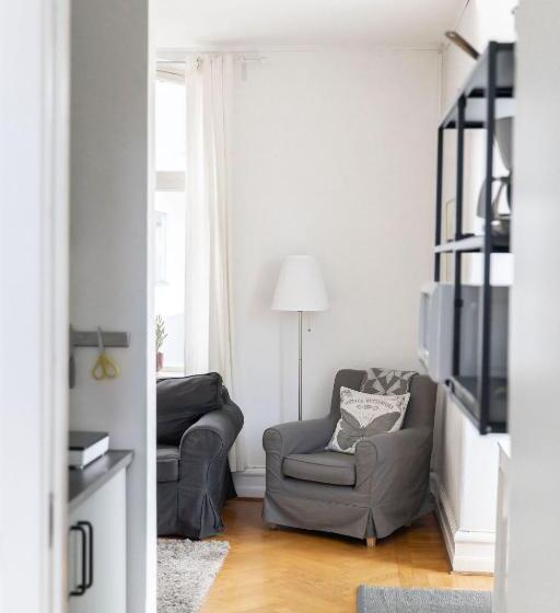 إستوديو قياسى, L Villa Ronne