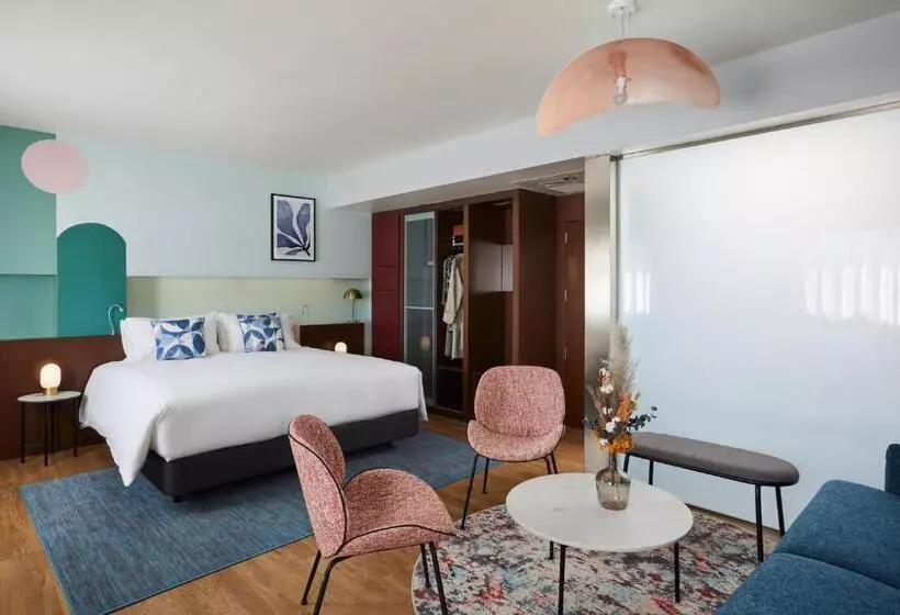 سوئیت با تخت بزرگ, Voco Madrid Retiro, An Ihg