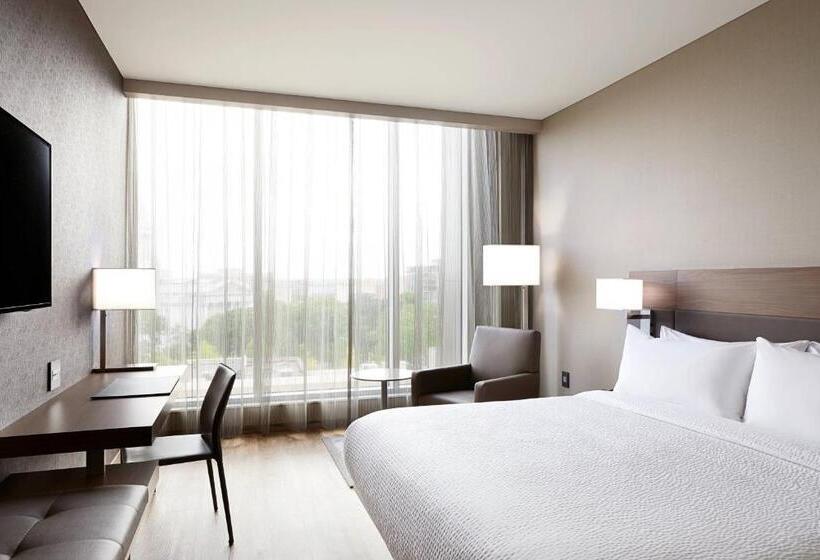 غرفة قياسية سرير كينج, Ac Hotel By Marriott Madison Downtown