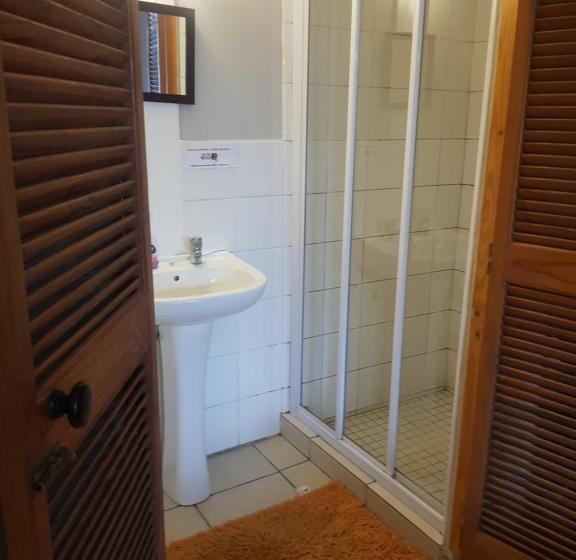 2间卧室的房子, Keedols Inn & Backpackers