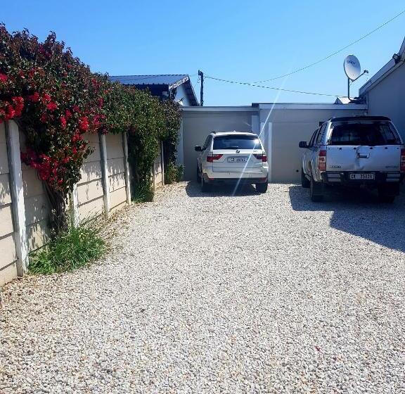 2间卧室的房子, Keedols Inn & Backpackers