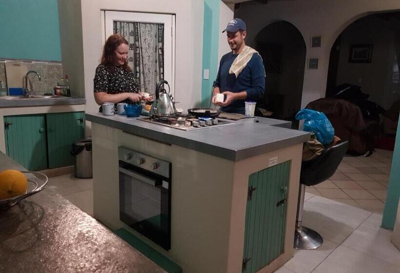 2间卧室的房子, Keedols Inn & Backpackers