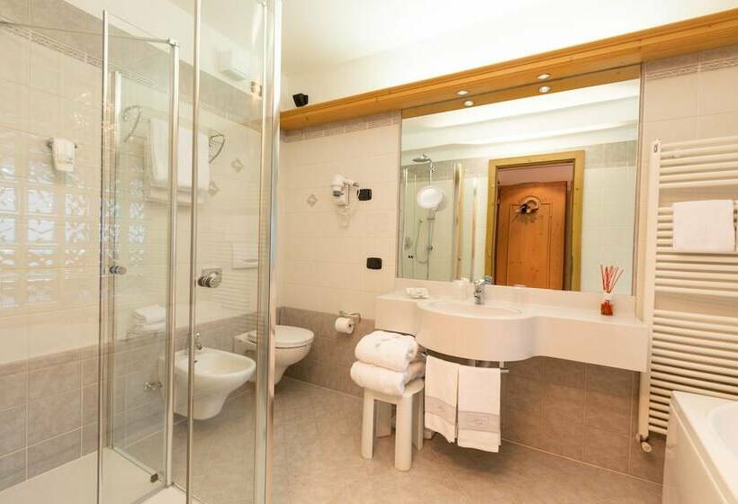 سوئیت با وان آب گرم, Flora