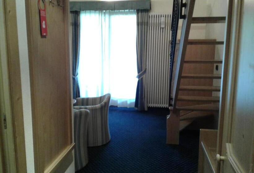 اتاق استاندارد با چشم‌انداز کوهستان, Flora