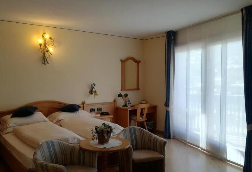 اتاق استاندارد با چشم‌انداز کوهستان, Flora