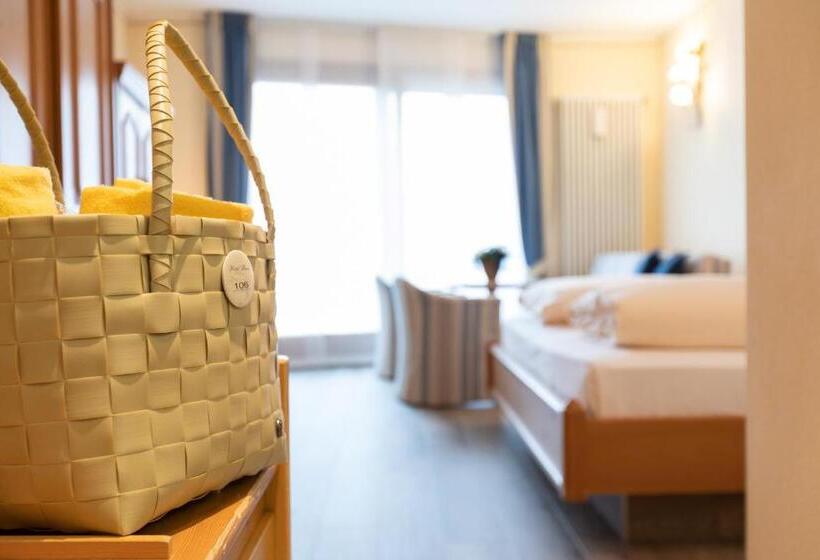 اتاق استاندارد با چشم‌انداز کوهستان, Flora