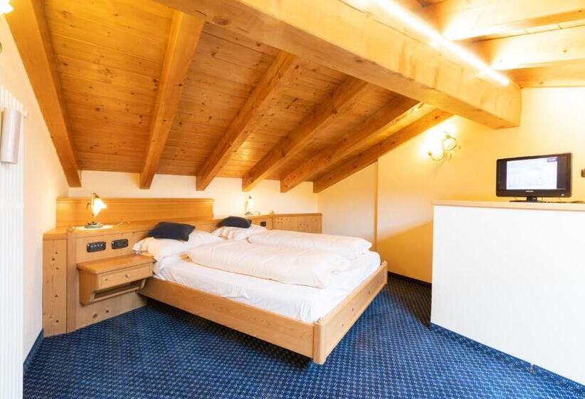 سوئیت جونیور خانوادگی, Flora