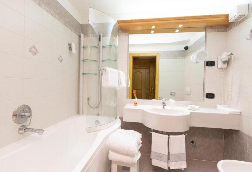 سوئیت جونیور خانوادگی, Flora