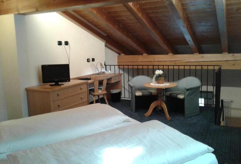 سوئیت جونیور خانوادگی, Flora