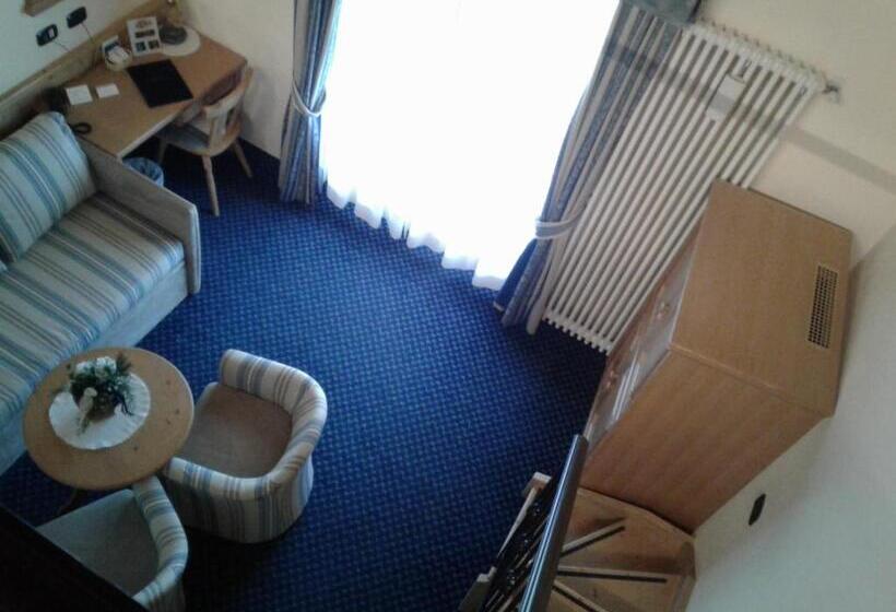 سوئیت جونیور خانوادگی, Flora