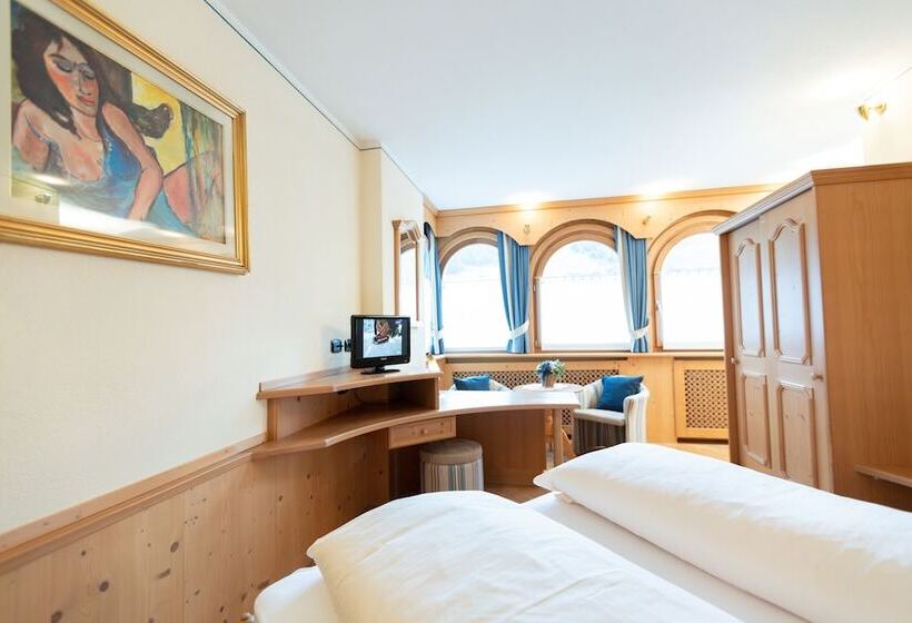 سوئیت با وان آب گرم, Flora