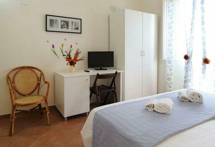 اتاق استاندارد سه نفره, Mia Palace