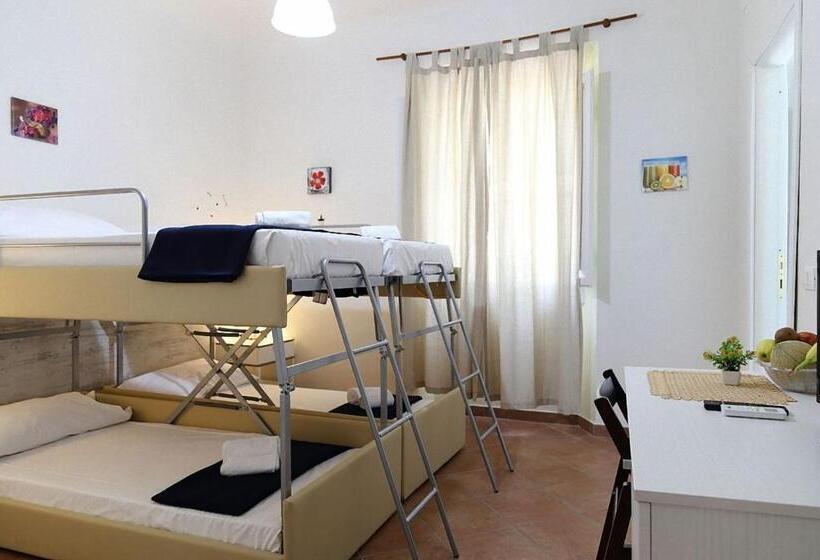 اتاق خانوادگی, Mia Palace