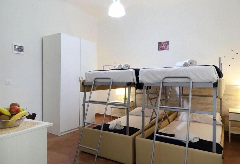 اتاق خانوادگی, Mia Palace