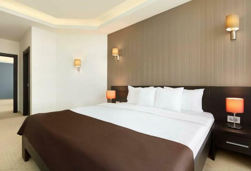 غرفة قياسية سرير كينج, Ramada By Wyndham Constanta