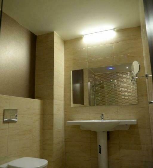 اتاق استاندارد با تخت بزرگ, Ramada By Wyndham Constanta
