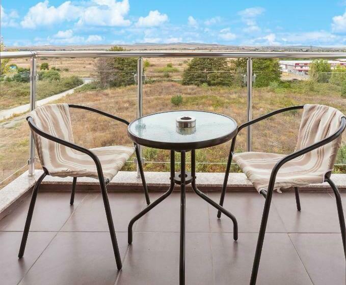 דירת שני חדרים עם מרפת, Apart Hotel Tarsis Club