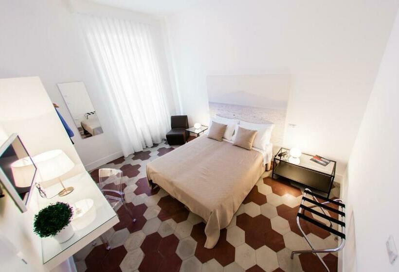 اتاق استاندارد سه نفره, Rhegion B&b