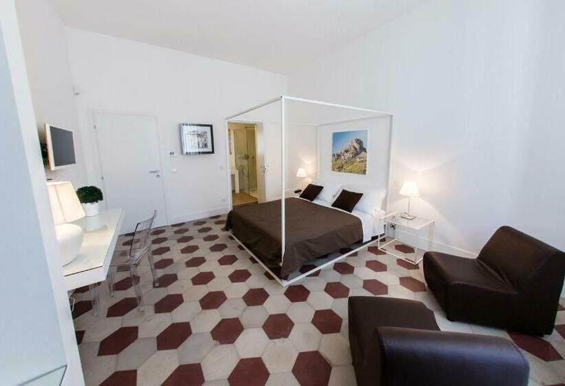 اتاق لوکس سه تخته, Rhegion B&b