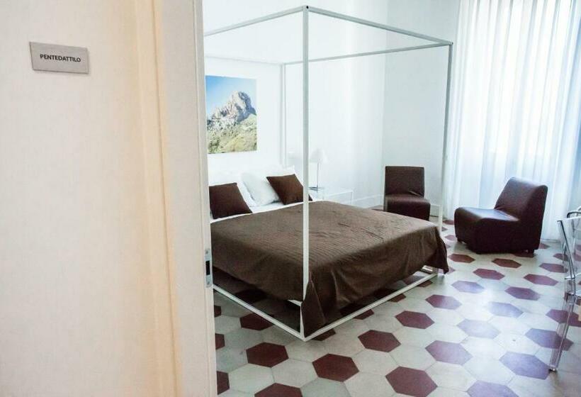 اتاق لوکس سه تخته, Rhegion B&b