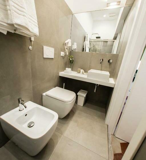 اتاق استاندارد سه نفره, Rhegion B&b