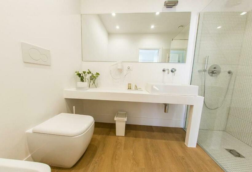 اتاق لوکس سه تخته, Rhegion B&b