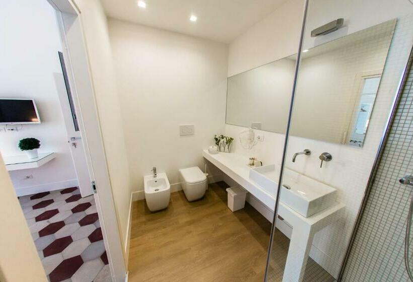 اتاق لوکس سه تخته, Rhegion B&b