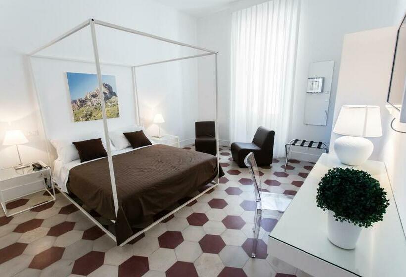 اتاق لوکس سه تخته, Rhegion B&b