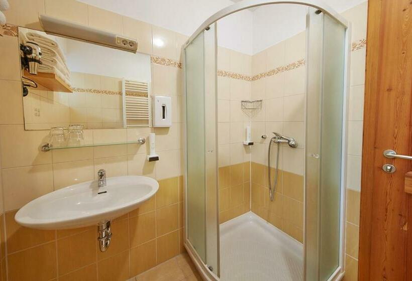 اتاق استاندارد سه نفره, Rute Hotel And Apartments
