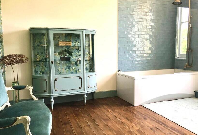 キングサイズベッドのデラックススイート, Chateau De La Coutere