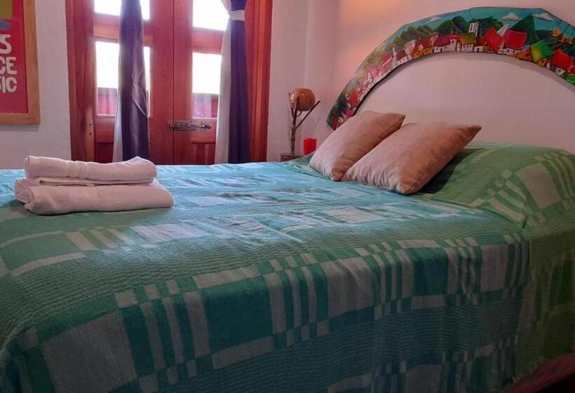 غرفة قياسية مزوَّدة بشُرفة, Hostal Santa Clara B&b